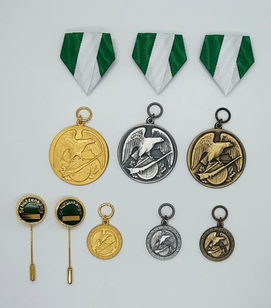 Schützenorden Adler rund in gold, silber oder antik mit grün-weißem Band